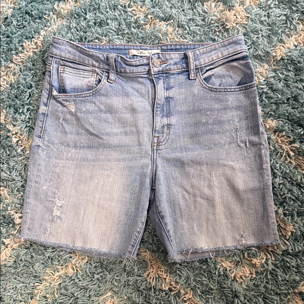 Light Wash Denim Jean Shorts - Women